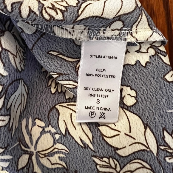 ASTR Floral Wrap Style Peplum Blue and White Blouse Top - Picture 8 of 9